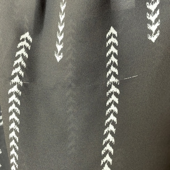 SOCIETY Girl black & white geometric print blouse. Tie details on sleeves. Small - Picture 5 of 12